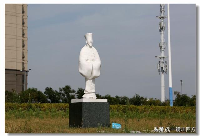在大连陵水湾打造出的“海纳百川”国际雕塑景观带