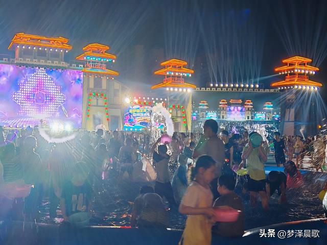 湖北：云梦举办首届花样泼水电音节
