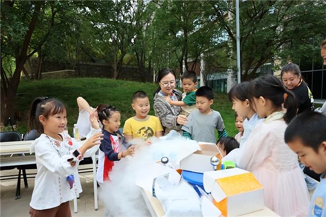 首钢冬奥广场亲子嘉年华启幕 以多元融合激活双奥文化服务民生