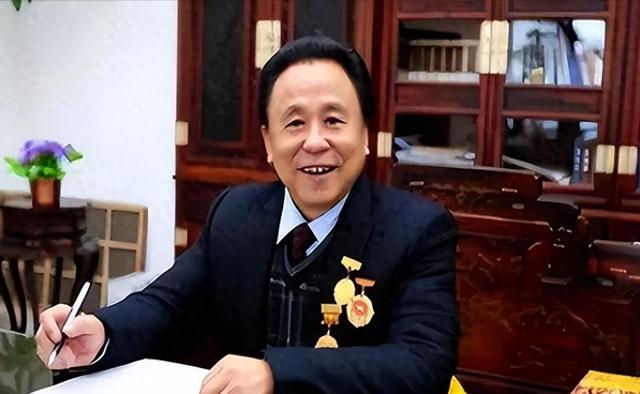 包养10位情妇，睡觉翻牌生下11个私生子，75岁还在拼命生娃！