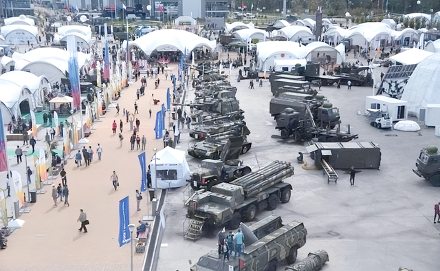 50亿军火不翼而飞，美国内讧乌克兰也躺枪，美方将不再资助乌克兰