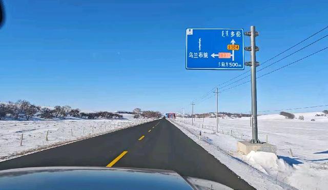 游览乌兰布统影视外景基地