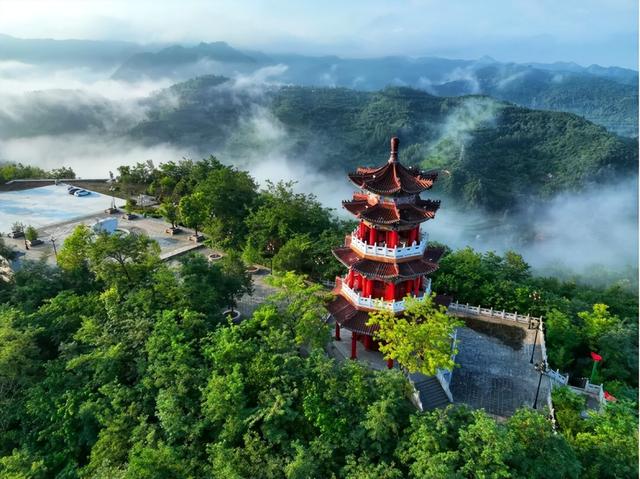 五一走进两当，追寻红色记忆