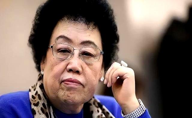 身价过百亿，坐拥北京一条街，出门私人飞机，京圈富婆都有谁？