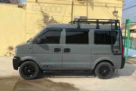 街巷自由穿梭，东风小康V27改装床车旅行，紧凑露营车出游更方便图片