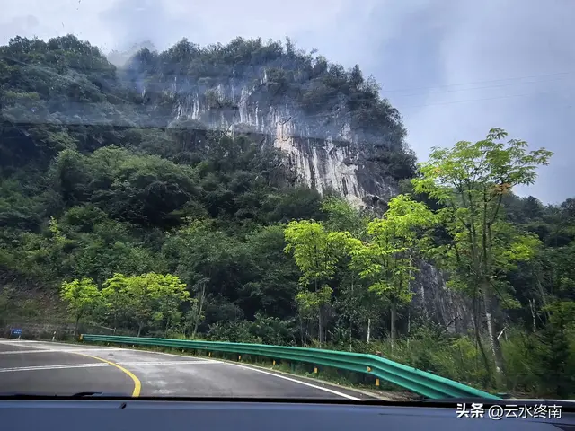 情人谷牛奶湖高山草甸：蜀道中“秦岭秘境”变成了一路的网红景点