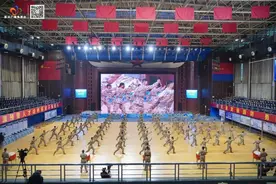 “沉浸式”体验军营生活，武汉近800名社会各界代表走进军营图片