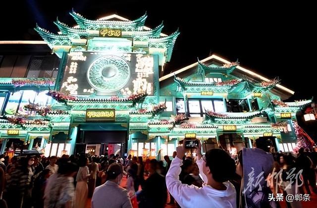 国庆中秋假期 邯郸道历史文化街区游人如织