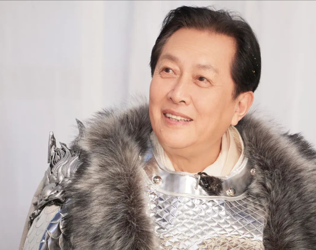 唐国强的“糟心事”：两个儿子都是残疾，难怪他73岁也不敢退休！