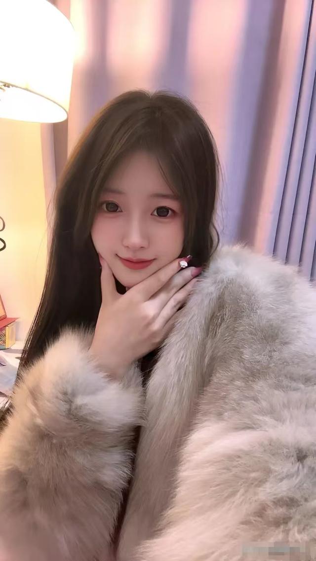 山西一校花，美到极致360°无死角 乖巧呆萌 五官精致 可爱乖乖女