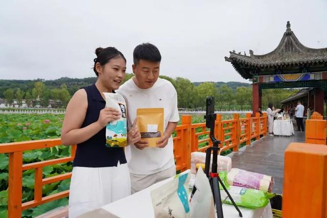 畅游晚霞湖 云购西和味——西和农旅直播让美景好物“双线出圈”
