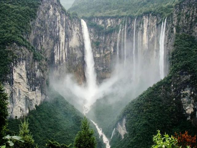 雨中的恩施大峡谷有多美！