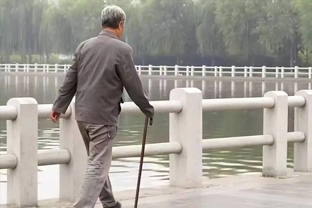 慢阻肺再次成为社会焦点！医生告诫：患慢阻肺的人，多半有3共性