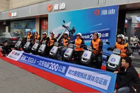 雅迪、台铃新款长续航电动车，都是38AH石墨烯电池，谁更有优势？图片