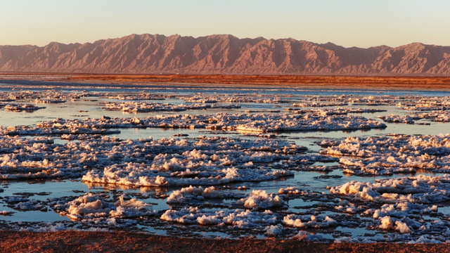 冬日奇观！落日流凌为黄河披上幻彩霓裳