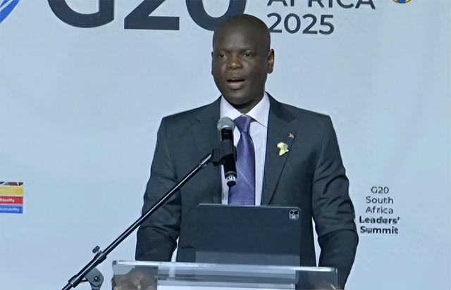 高市强行贴上来，日本死缠烂打要求中日会晤，中方被逼喊出2个字