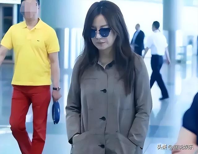 一眨眼没想到曾经火遍大江南北的“小燕子”竟然已经被封杀4年了