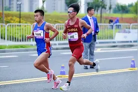 朝鲜选手戴基础款电子表，穿十来年前跑鞋，我看到体育最初的浪漫图片