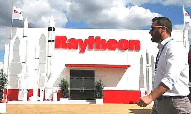 几百块无人机干翻上亿轰炸机！乌克兰一仗，把五角大楼彻底打醒了