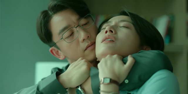 震撼！《重影》12集大结局：秦虹被捕，马伟成被判20年，张妍自尽