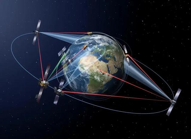 大批星链卫星突然坠落地球！中国空间站有3名航天员，怎么应对