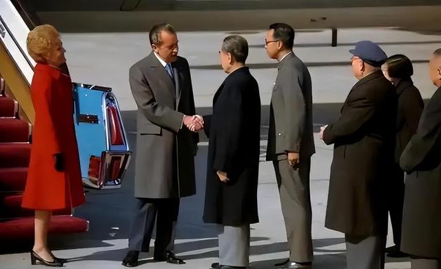 首次访华就不尊重我国？中国当场撤走仪仗队：摆正态度再来吧！