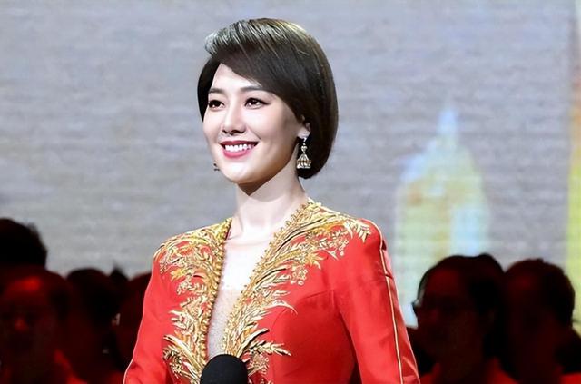 讨好大佬，陪睡上位，遭央视“开除”，她身上的标签哪个才是真的