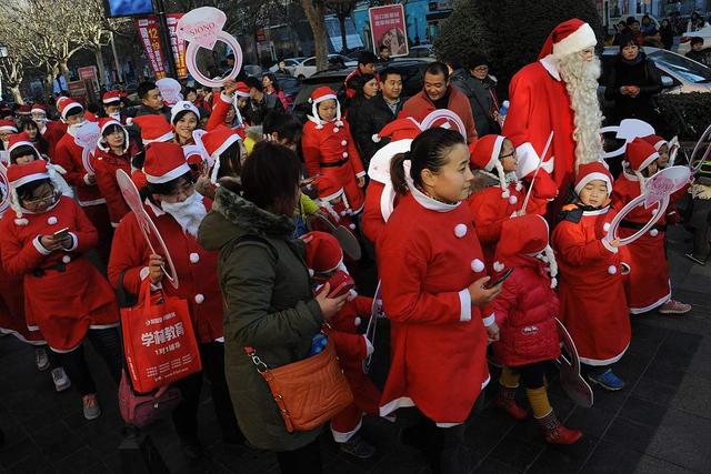 今年圣诞节没人抵制了，为啥还更冷清了？网友：3个原因，很现实