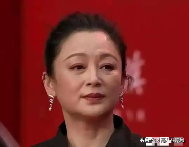 关之琳老了，林青霞老了，陈红也老了，唯有56岁的她看起来像36岁