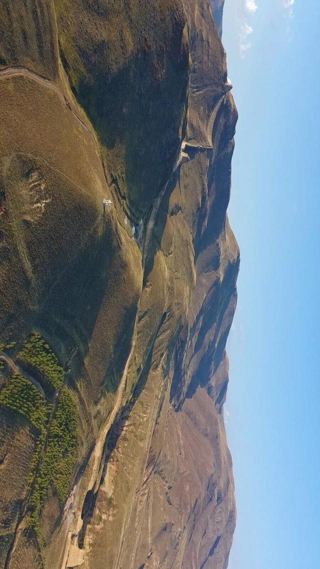 长城一号旅游公路：在秋日斑斓间，赴一场历史与自然的约会