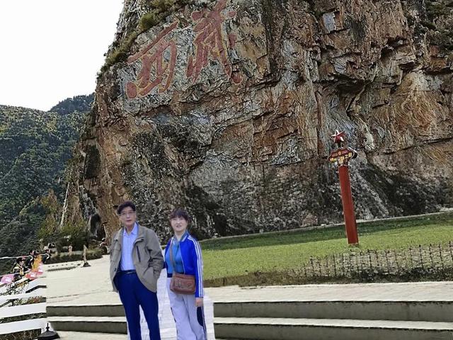 “奔八”老人驾车川藏路，穿越矮拉山，去看援藏的外孙女！