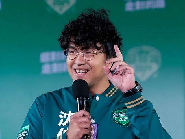 潜伏在中国的反华家族，靠大陆收入上亿，如今下场大快人心！