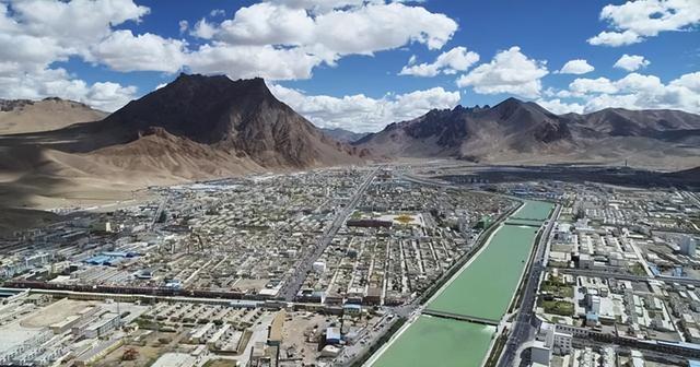 终于让印度怕了！中国斥资千亿，在5400米海拔建成一座现代化小城