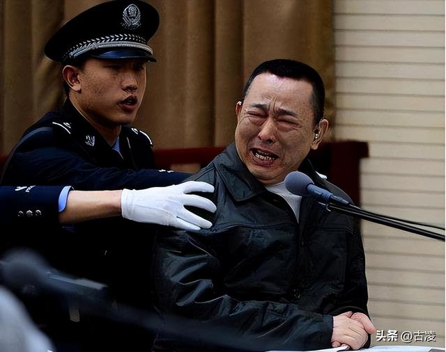 最牛黑老大！与12名女星有染	，一顿饭上百万，被捕时：谁敢治我罪