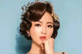 恒大歌舞团女团长白珊珊被扒出，年薪900万，曾陪许家印KTV应酬图片
