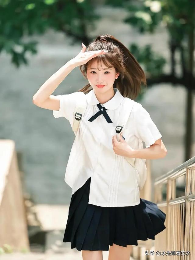 甘肃兰州一校花，楚楚动人	，倾国倾城，这气质堪称校园天花板