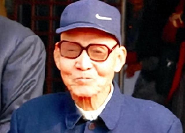 他从工人做到全国人大副委员长，79年被开除党籍，晚年过得如何？