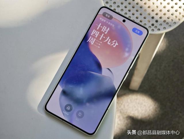 2025公认“接近全能”的5款手机，512GB成年轻人最爱，有真香价