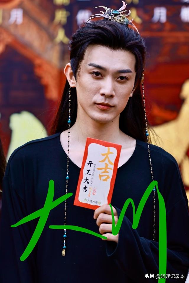 短剧男神离了滤镜差距有多大，看刘萧旭就知道了