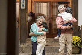 同事母亲过世，我们随礼却被退回，同事：我不想欠你们人情图片