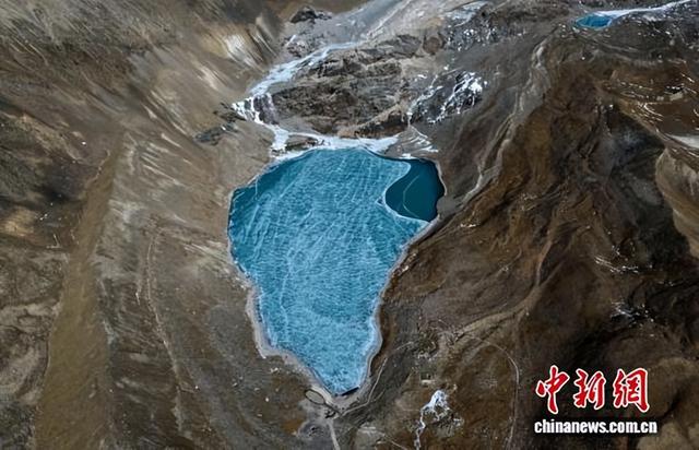 西藏拉萨琼穆岗嘎雪山冰湖引客来