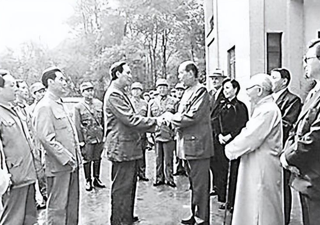 蒋介石临终前告诉蒋经国：我这一生只敬佩一人，畏惧两人!