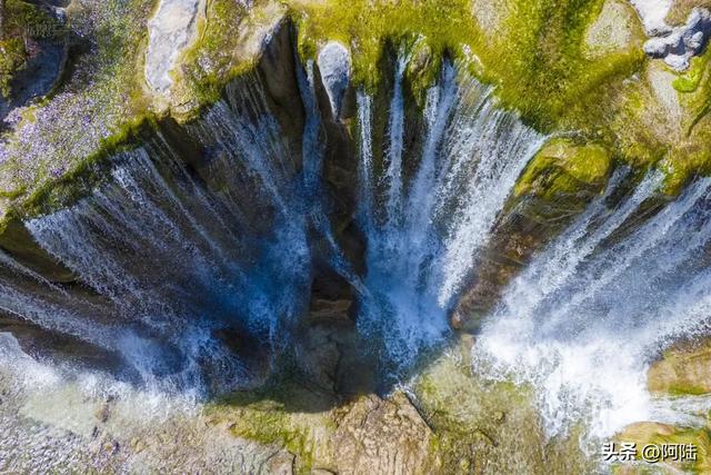 如果说玩转玉龙雪山得花300元，那么这个人工瀑布起码值50