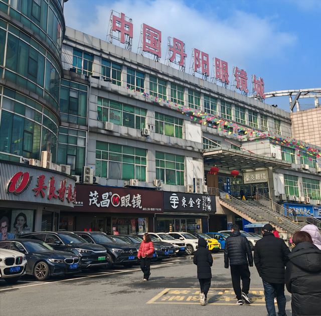 帝王之乡，眼镜之城，当年解放上海也从这里启程