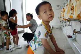 为什么很多孩子一上幼儿园就不拉便便？原因有这些，你家是吗图片