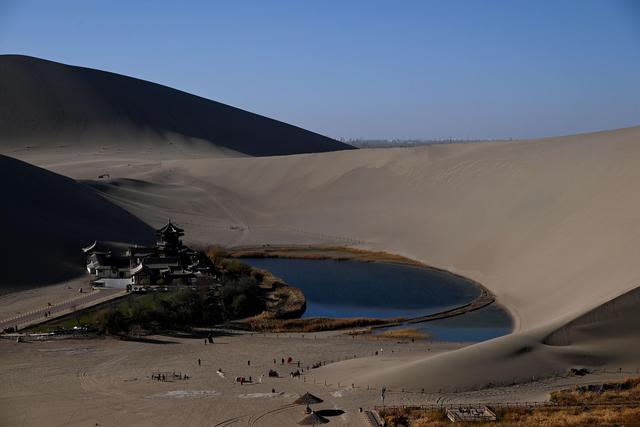 敦煌：大漠如画冬景迎客来