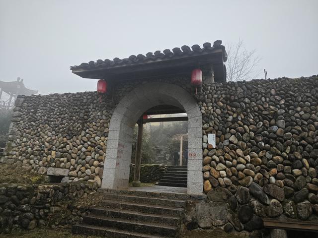矿工们建造的家园，藏在深山中
