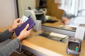 银行人，给你个转岗的机会，你愿意做柜员还是做理财经理？图片