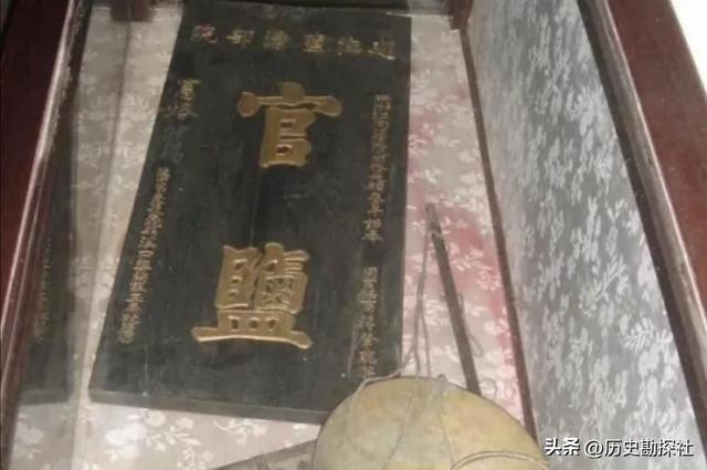 这就是蒋介石父母的真实样貌，其父外号“埠头黄鳝”，罕见老照片
