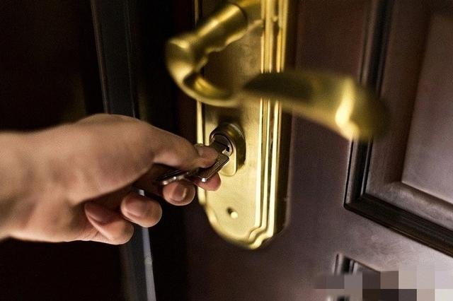 徐湖平父子只是搭车的小卒，真正忌惮的幕后“大人物”是他